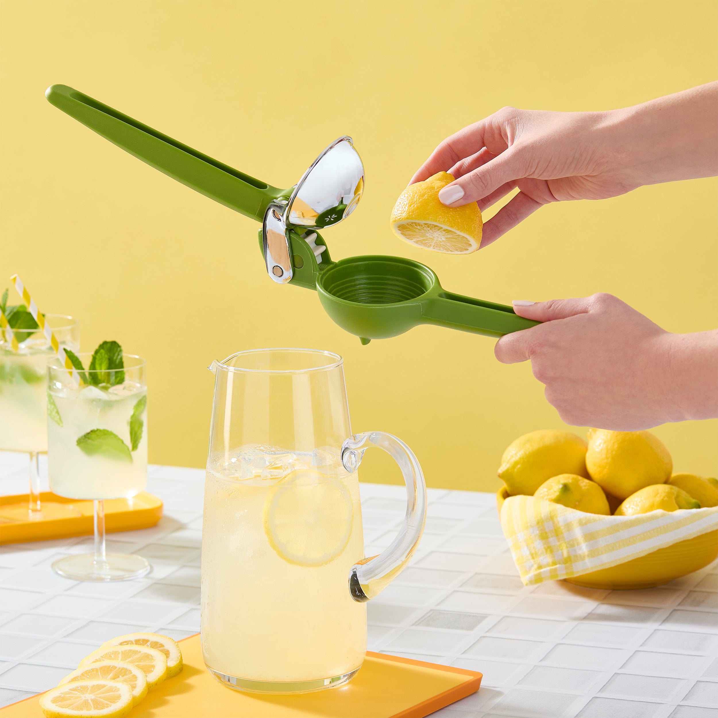 Chef'n Fruit & Vegetable Prep FreshForce Citrus Juicer FreshForce Citrus Juicer - Best Handheld Juicer for Lemons and Limes