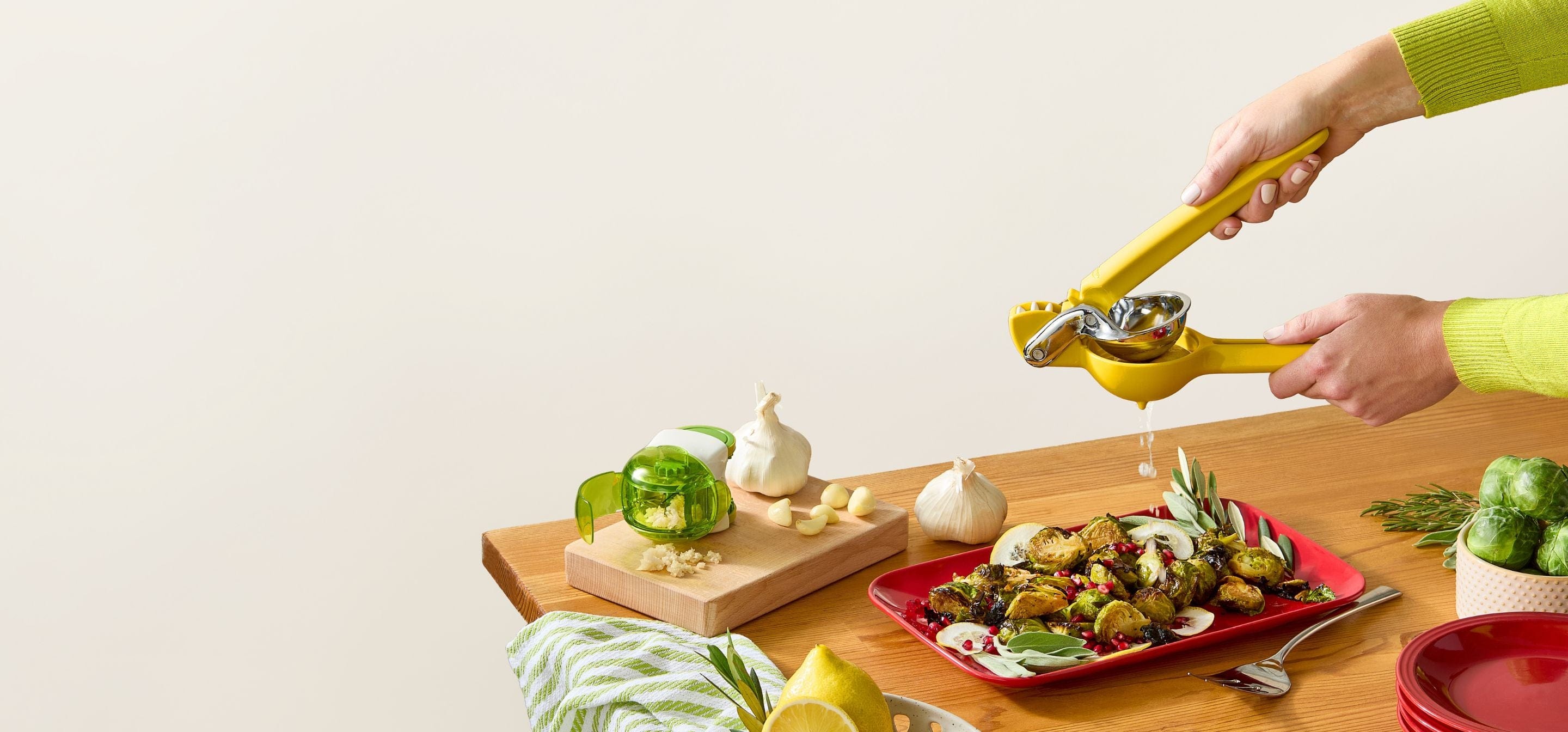 FreshForce Citrus Juicer in Yellow