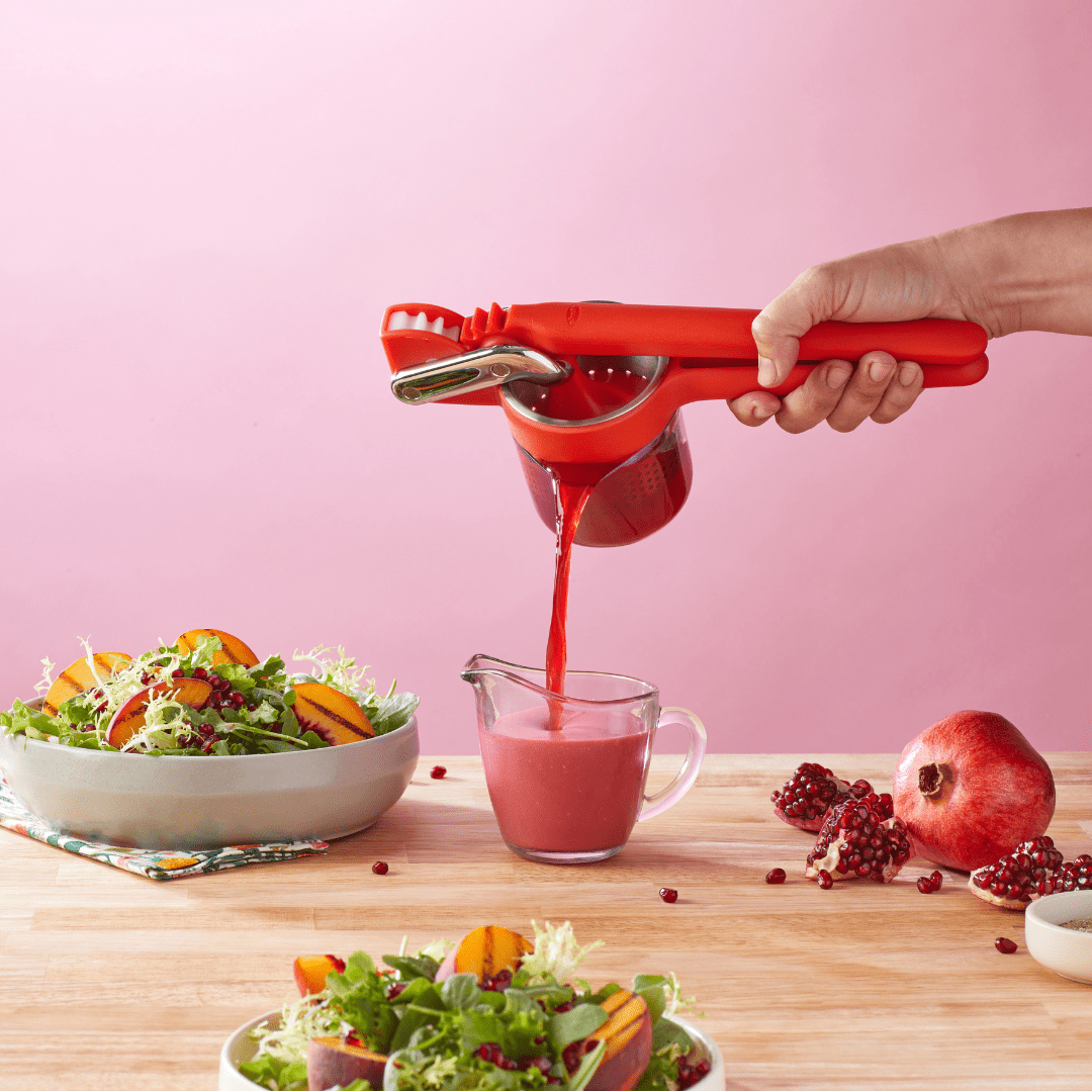 Juicer press outlet